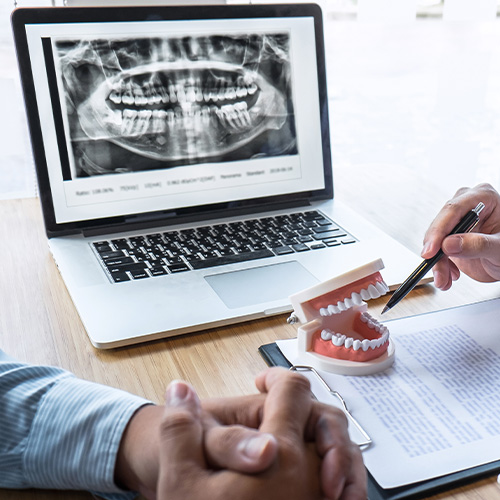 Beratung - Implantat - Zahnlücke - Keramik - Zahnarzt Hamburg - Dr. Krehn Beratung - Implantat - Zahnlücke - Keramik - Zahnarzt Hamburg - Dr. Krehn