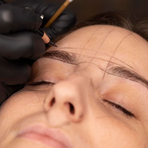 Augenbrauen-Lifting - Gesichtsästhetik - Hamburg - Medi-Kuss