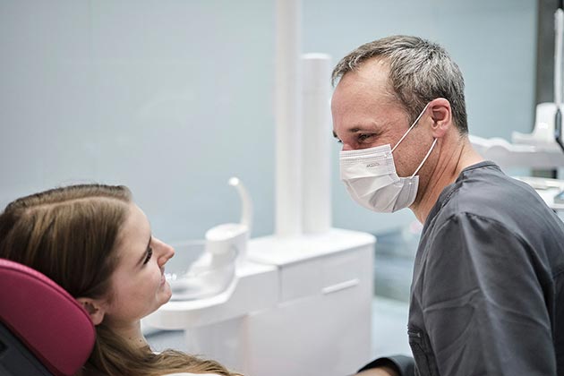 Dr. Dr. Hans Krehn - Arzt - Zahn - Kiefer - Chirurgie - Medi-Kuss - Hamburg